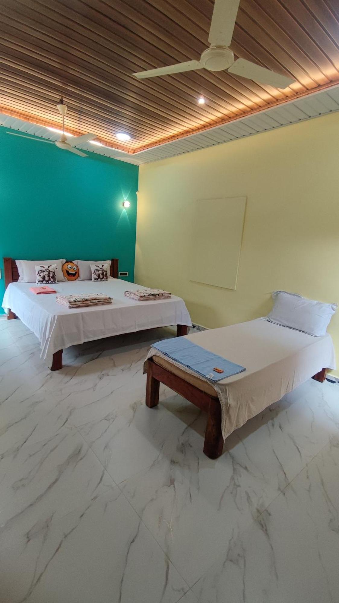 Vaibhav Home Stay Hampi Room photo