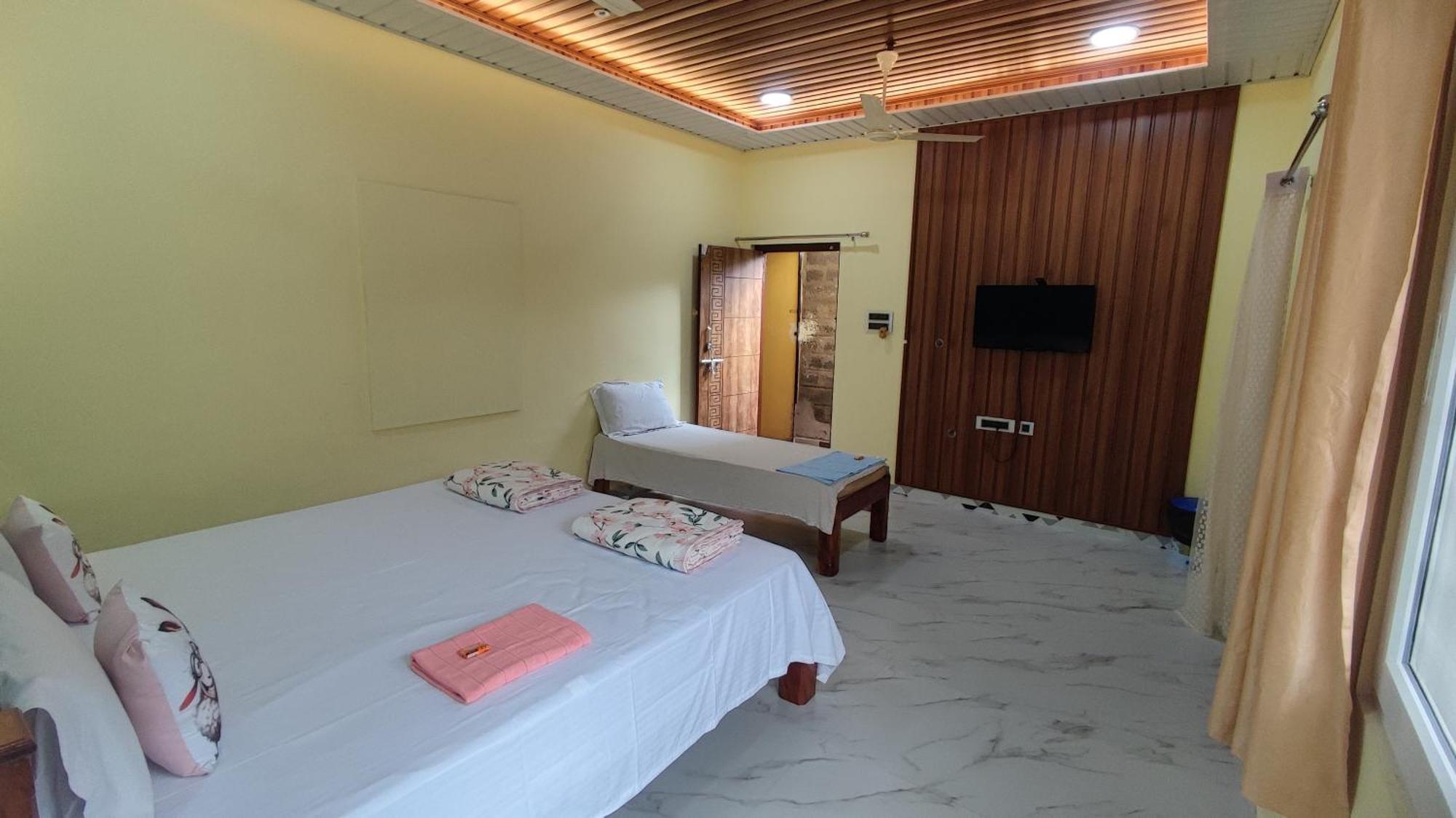 Vaibhav Home Stay Hampi Room photo